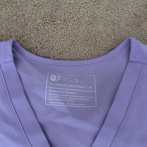 Figs Violet V-Neck Scrub Top size m Catarina